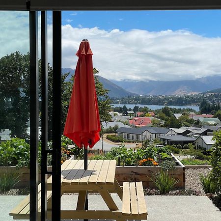 Lake Views - New Apartment With Room To Relax ワナカ エクステリア 写真